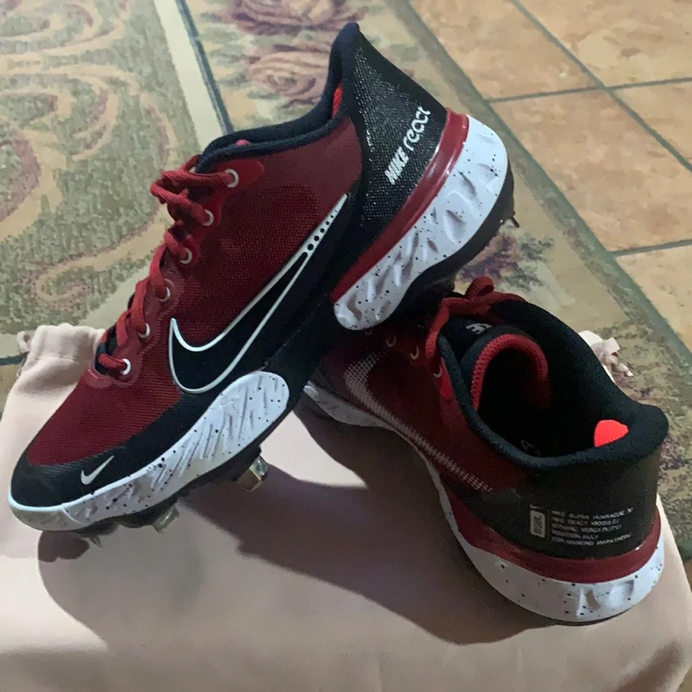 Nike Women’s  Alpha Huarache Elite 3. (Low)